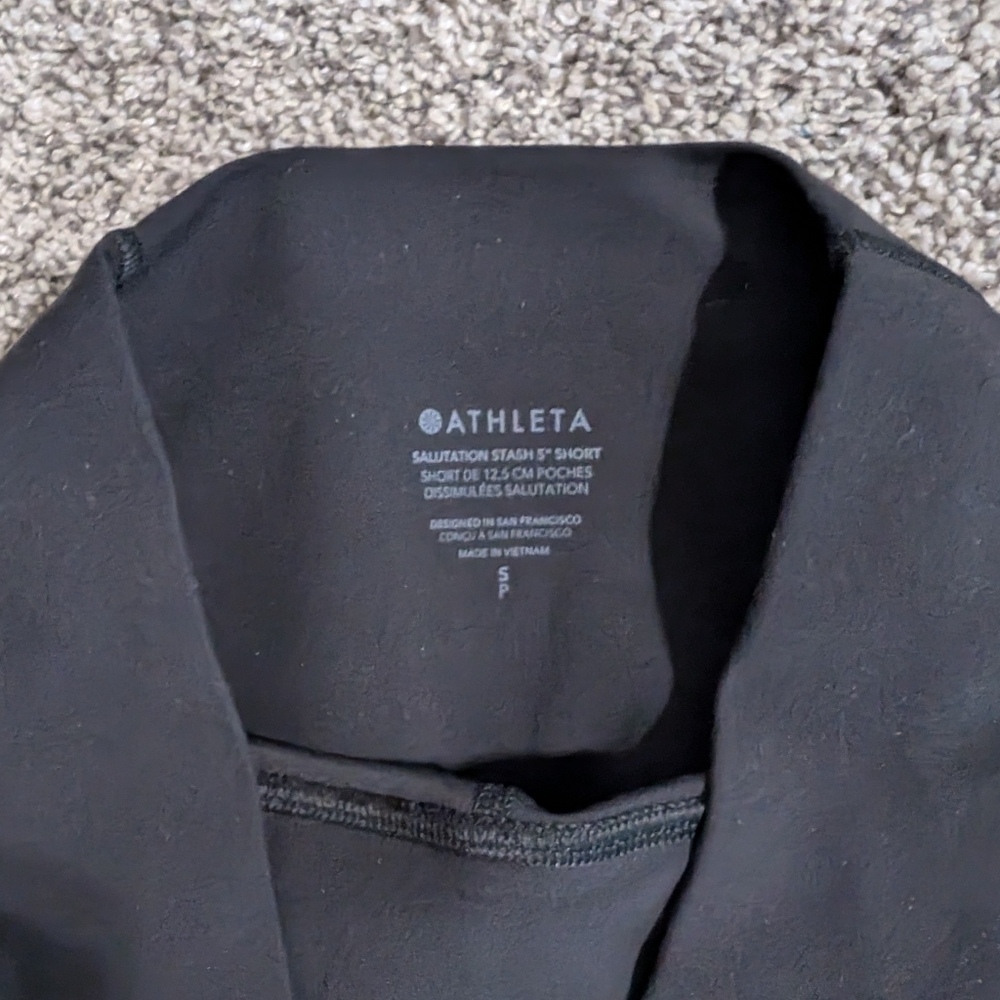 Athleta Salutation Stash 5" Shorts NWT - Picture 2 of 3